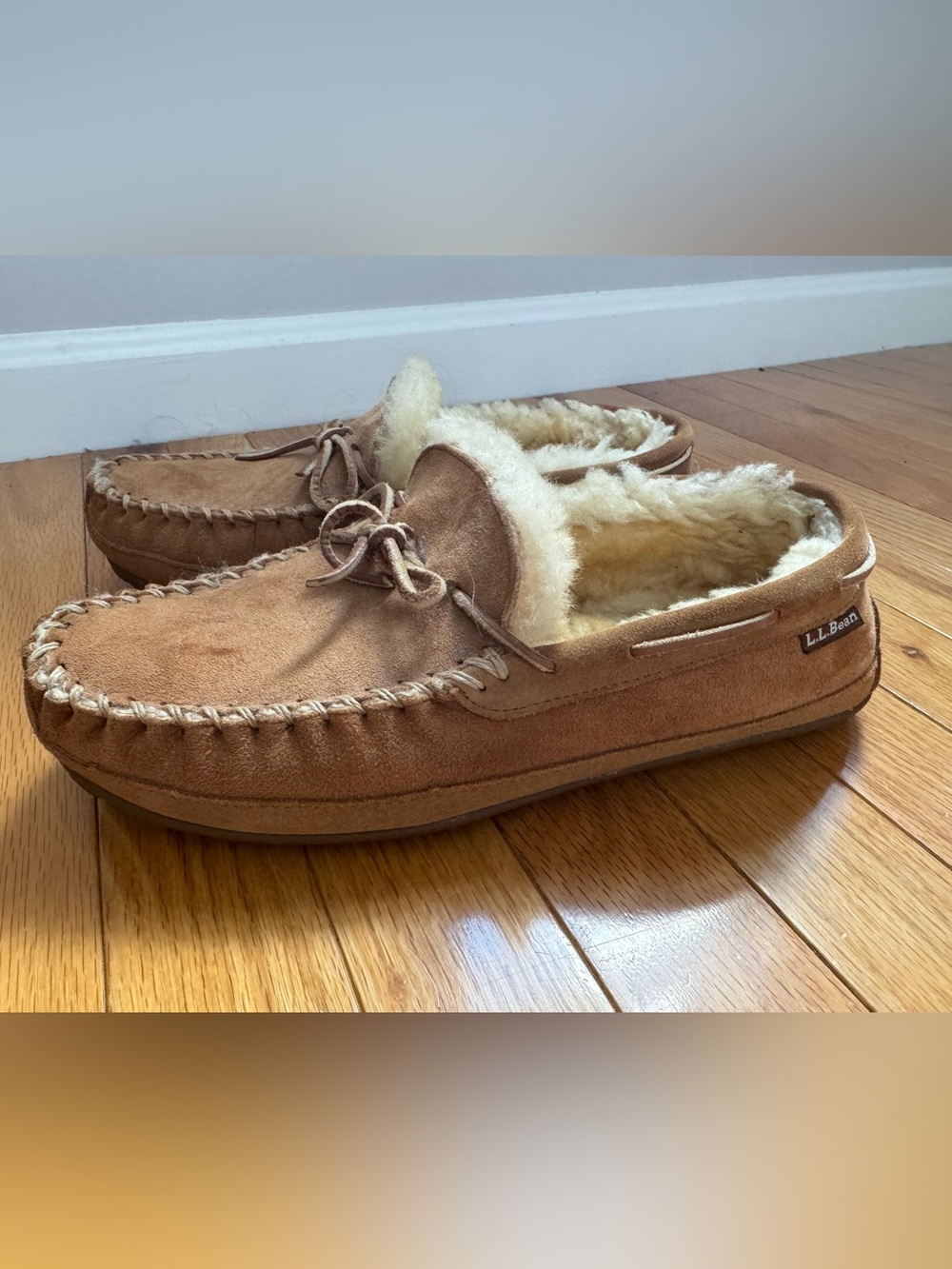 L.L. Bean Men’s Shearling Moccasin Slippers Size 9